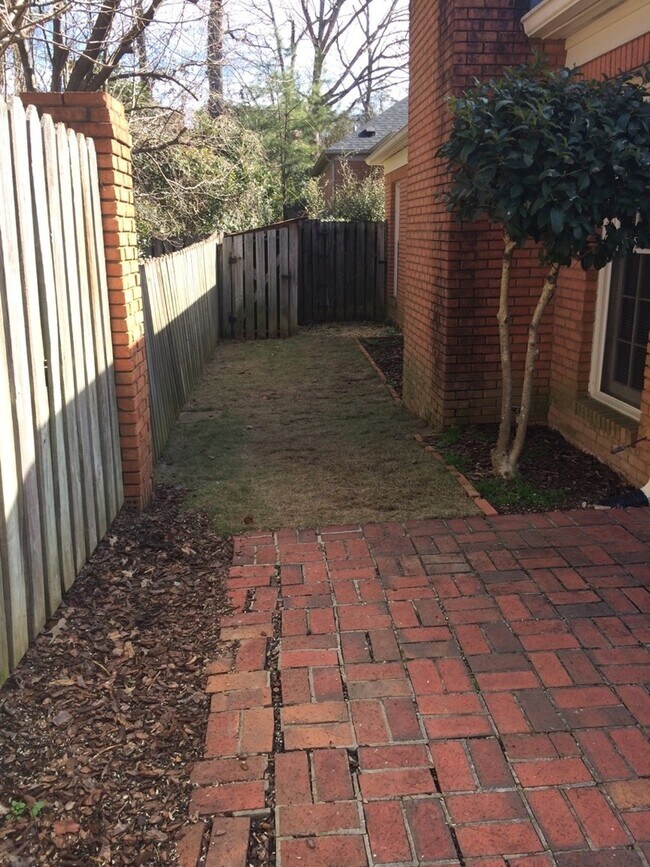 Foto del edificio - Vestavia Hills - cute and ready to move in NOW!