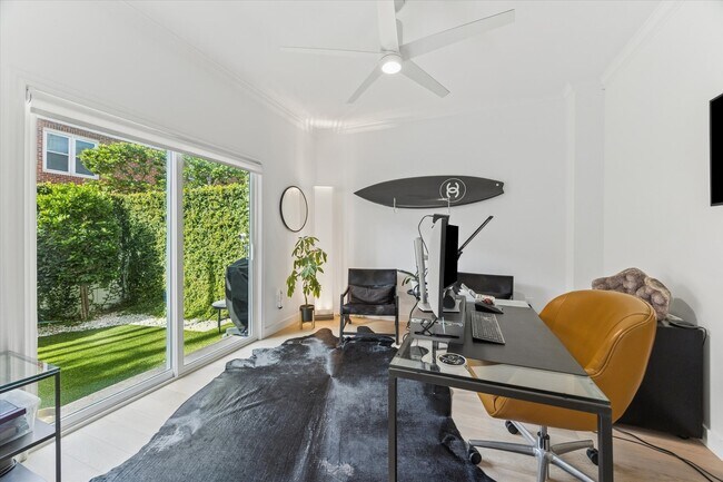 Foto del edificio - 2224 Mid Ln