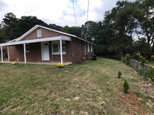 Foto del edificio - 5807 Hunter Rd