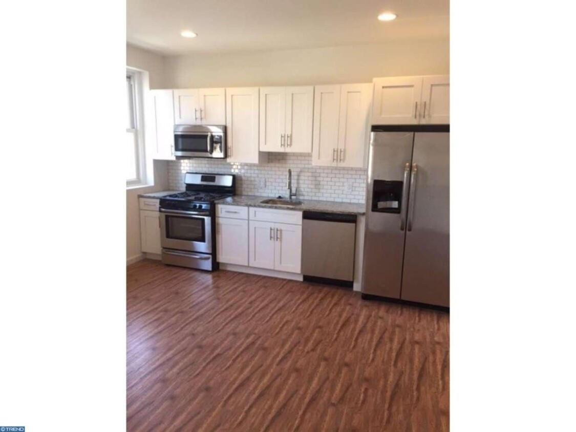 Foto principal - 1700 W Girard Ave