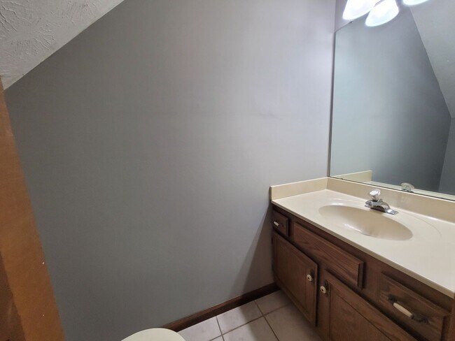 Building Photo - 3 Bedroom, 2.5 Bath Townhouse in Beavercreek!