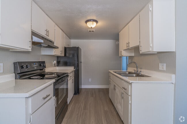 C1 - 3BR, 1BA - 950SF - Kitchen - Mariposa Flats