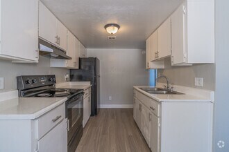 C1 - 3BR, 1BA - 950SF - Kitchen - Mariposa Flats