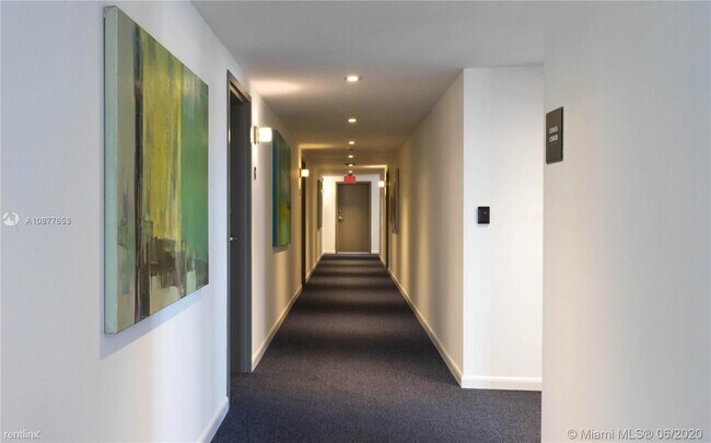 Building Photo - 1 br, 1 bath  - 1801 SW 32nd Ave