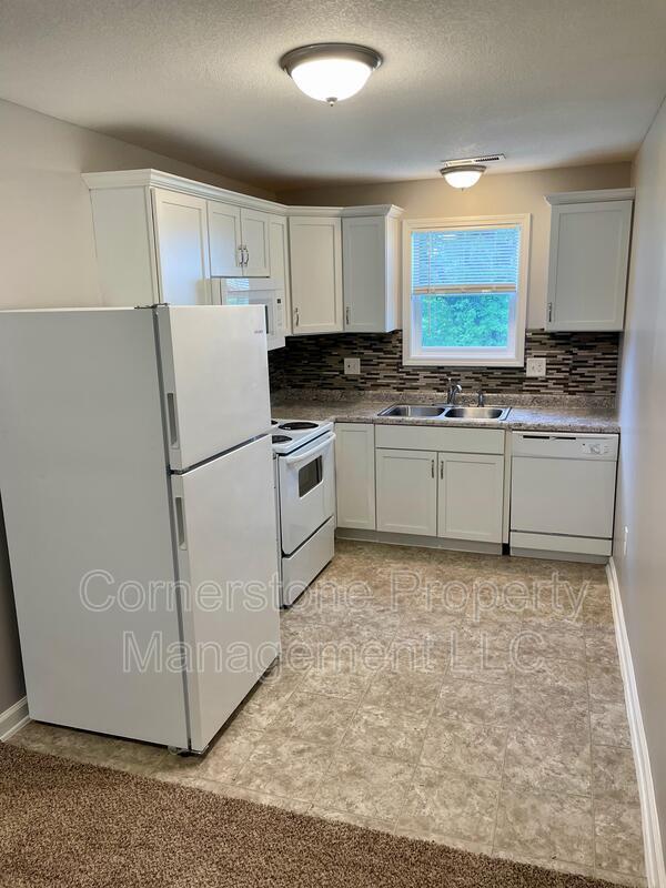 8252 Center Dr, De Soto, KS 66018 House Rental in De Soto, KS