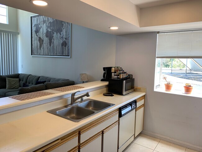 Kitchen - 1943 Selby Ave