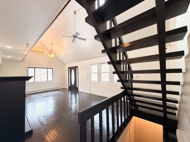 Building Photo - 811 Hickory Ct