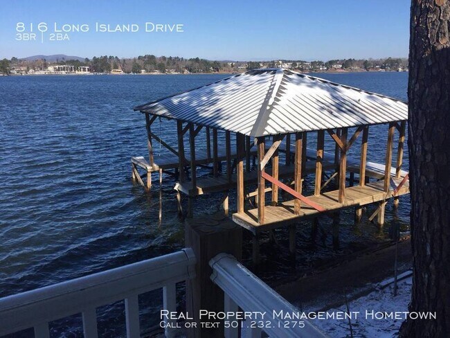 Building Photo - Stunning home on lake Hamilton.