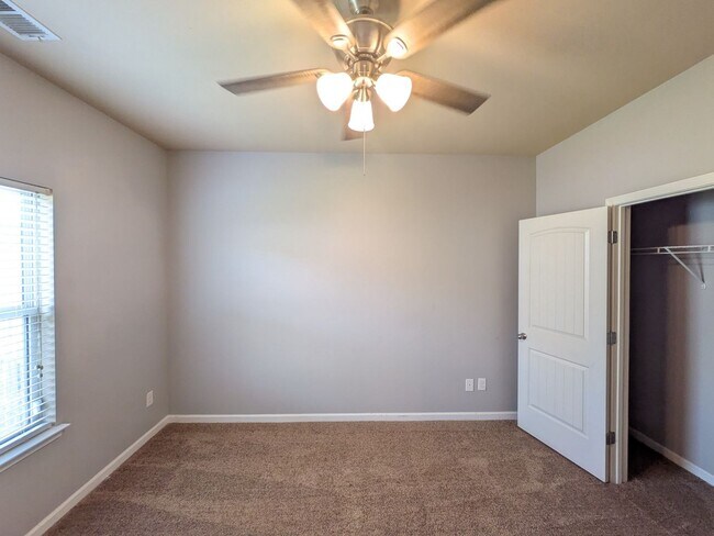 Foto del edificio - 2609 Serenity Ln