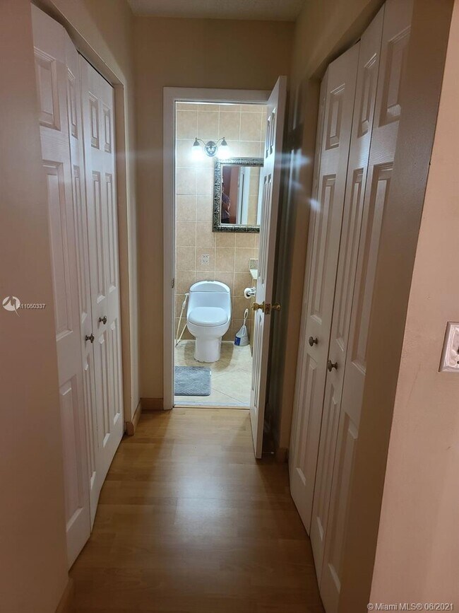 Foto del edificio - 5899 W 18th Ct