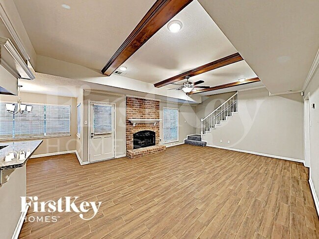 Building Photo - 2511 Riverlawn Dr