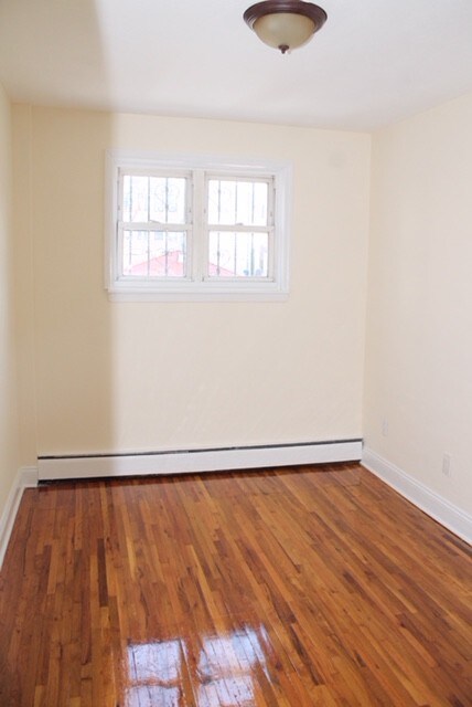 Building Photo - 721 Ashford St