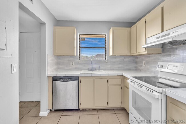 Building Photo - 21904 Lake Forest Cir