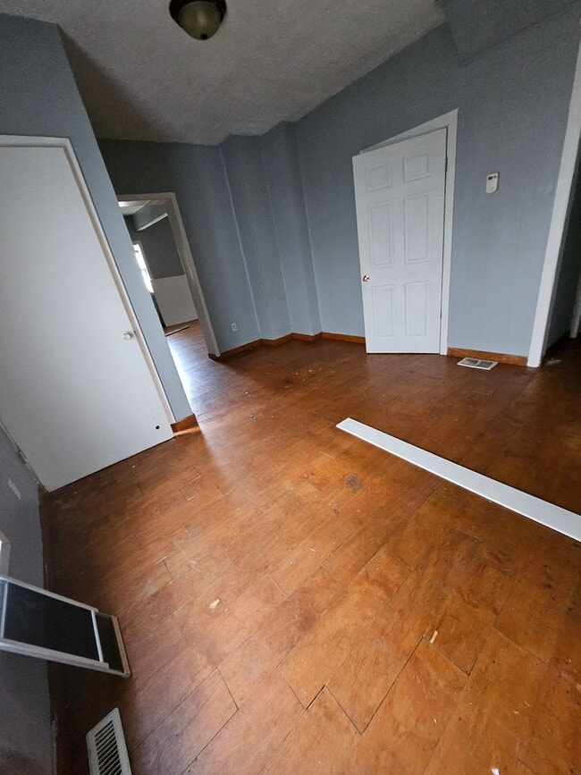 Building Photo - 4 bedroom single family home