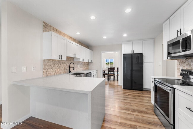 Foto del edificio - 8302 E Windsor Ave