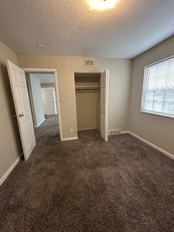 Foto del edificio - 1450 Meadowview Dr