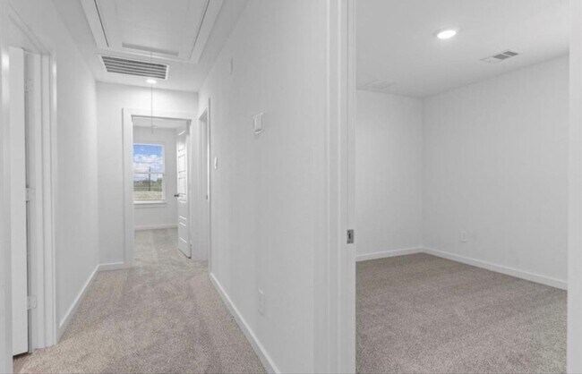 Foto del edificio - 2911 Crown Gate Dr