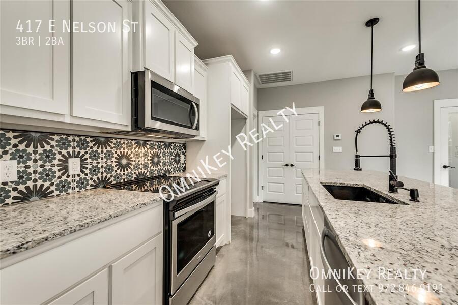 Foto principal - 417 E Nelson St