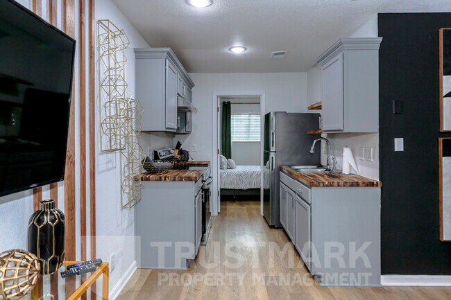 Foto del edificio - 614 Adams Ave