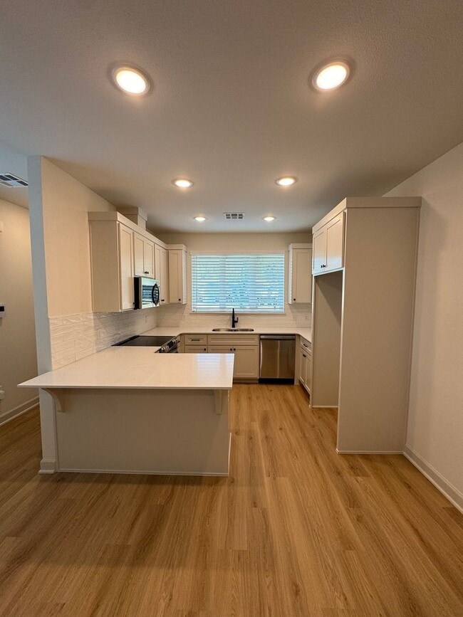 Foto del edificio - 3 Bed | 2 Bath Luxury Duplex | The Flats o...