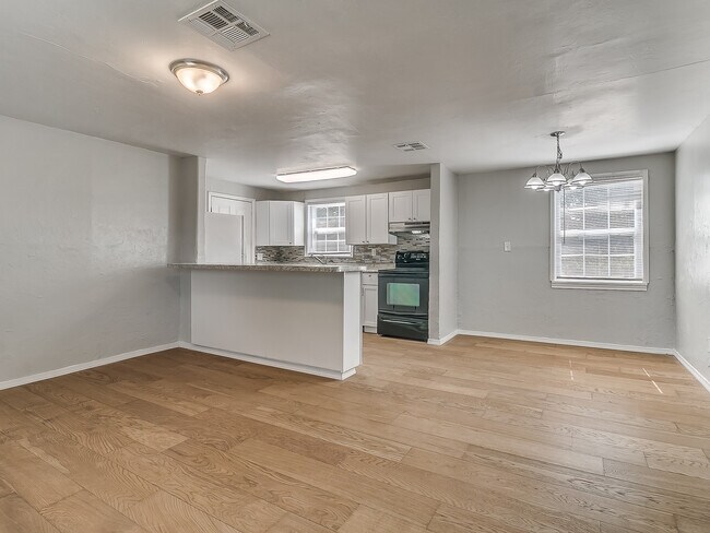 Building Photo - 1740 Cherry Ln