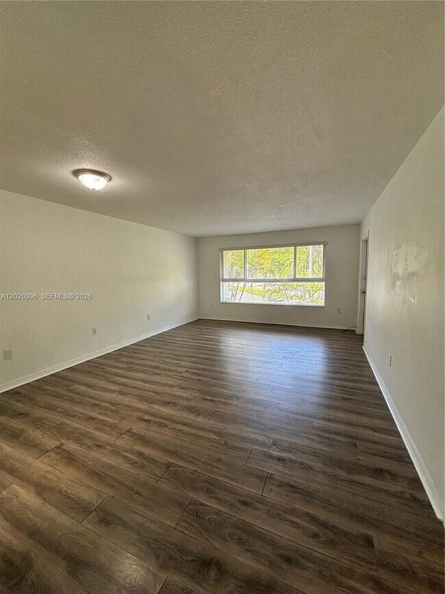 Foto del edificio - 7470 Miami Lakes Dr