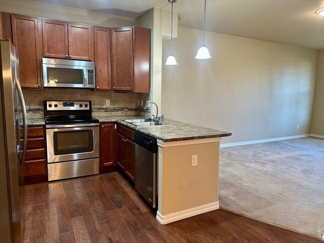 Foto del edificio - 2 Bedroom townhome in School District 20 w...