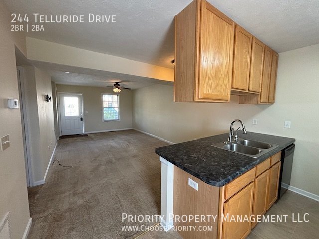 Foto del edificio - Available Now.