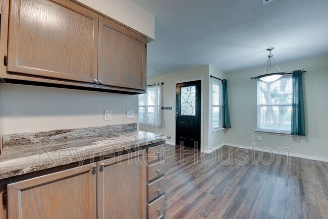 Building Photo - 10641 Stafford Dr