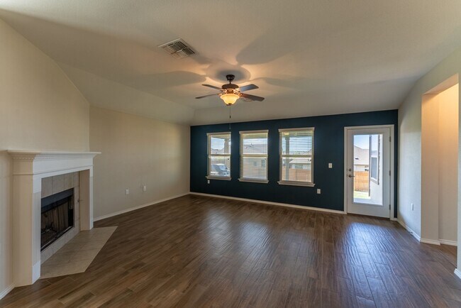 Foto del edificio - Wonderfully Spacious 3 bed 2 bath in Southeast Austin!