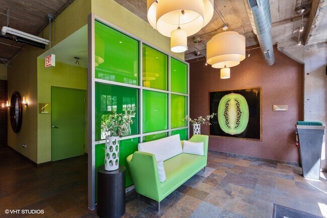 Foto del edificio - 1070 W 15th St