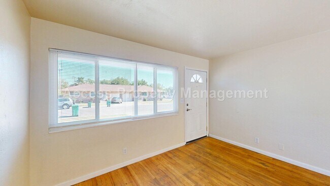 Foto del edificio - 145 Marilyn Ave