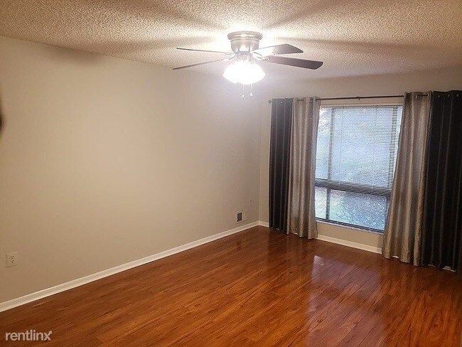 Building Photo - 2 br, 1.5 bath Condo - 320 Willowbrook Drive