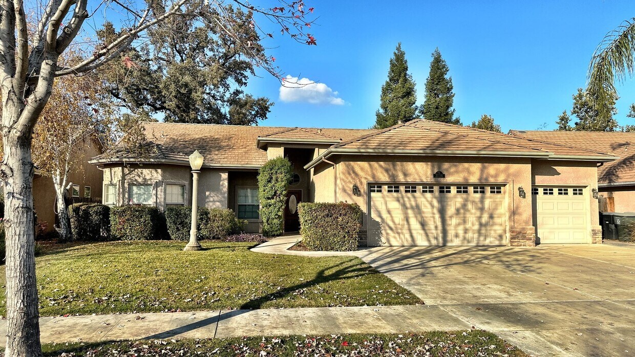 3134 W. DELAWARE CT 4 BEDROOM 2 BATH N... House Rental in Visalia