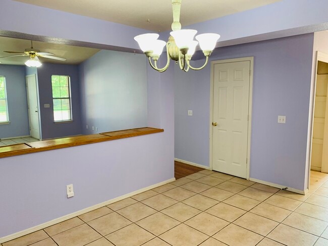 Building Photo - 917 E Mimosa Pl