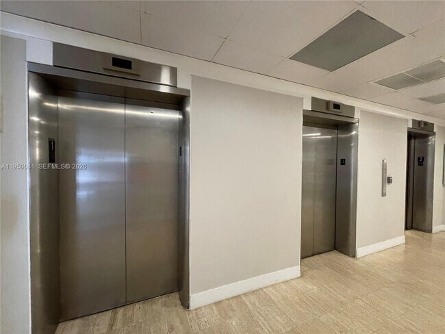 Foto del edificio - 1865 79th Street Causeway