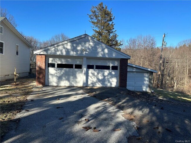 Building Photo - 1075 Turkey Hill Rd