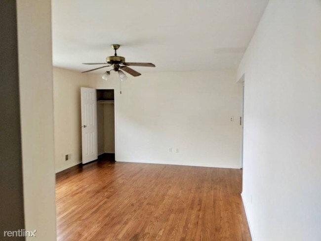 Building Photo - 2 br, 1 bath Condo - 6 Stanford Dr 3B Unit 3B