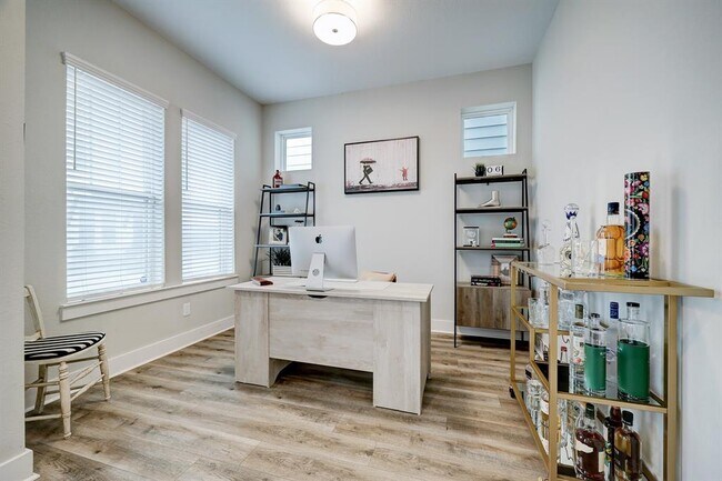 Foto del edificio - 2504 Reppart Pl