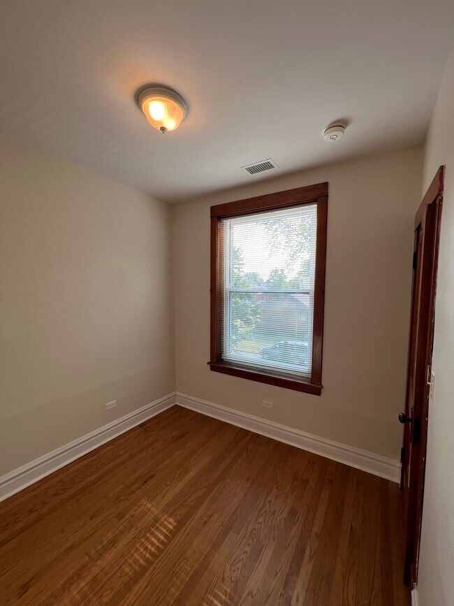 1306 Home Ave Unit 2, Berwyn, IL 60402 Apartments in Berwyn, IL