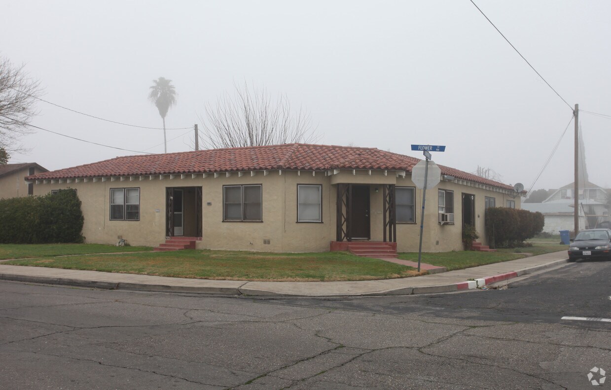 Primary Photo - 901-905 Flower St