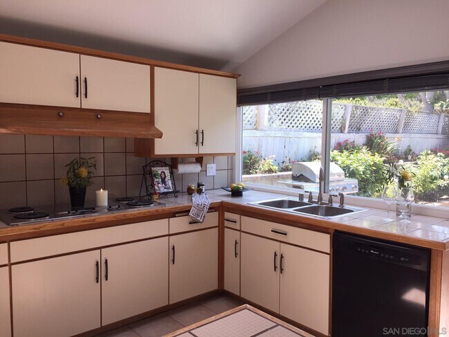 Building Photo - 2237 La Amatista Rd