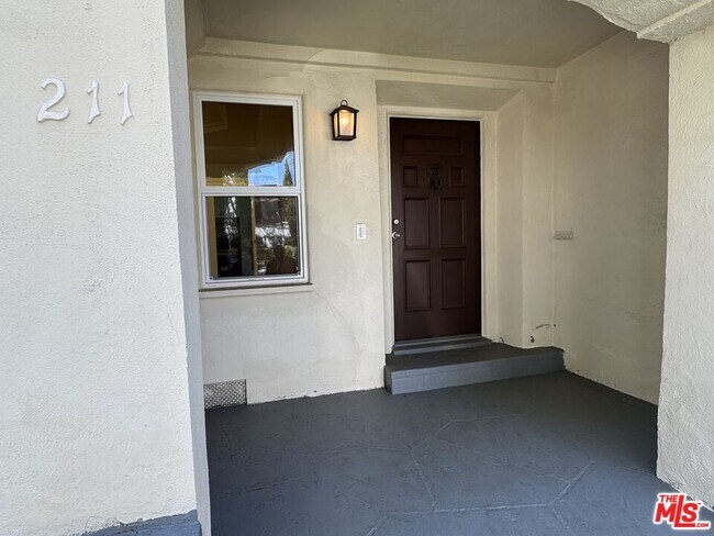 Building Photo - 211 S Arnaz Dr