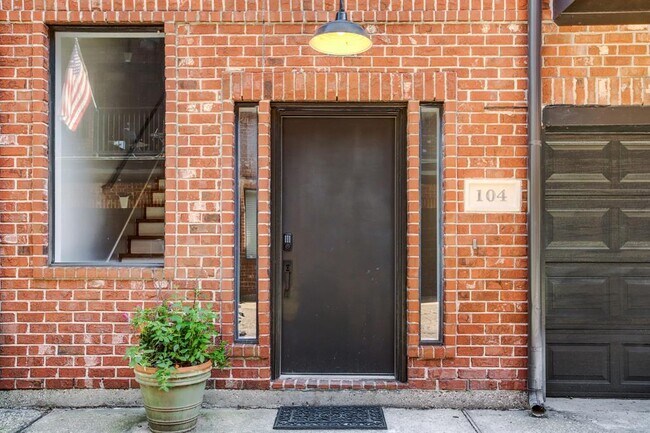 Building Photo - 910 Malone St