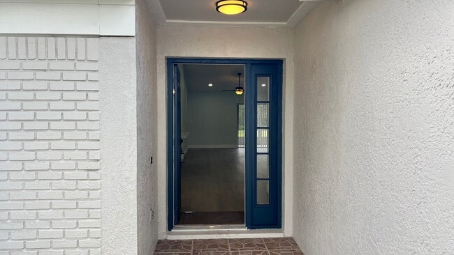 Building Photo - 567 Queensbridge Dr