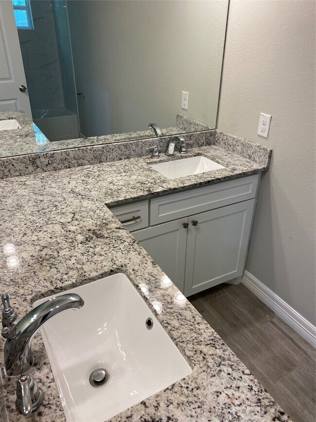 Foto del edificio - 5210 Longmeadow St