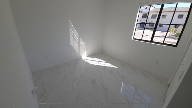 Foto del edificio - 502 E 24th St