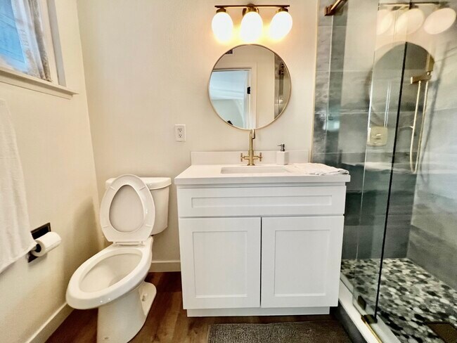 Building Photo - 1429 Cranmer Dr