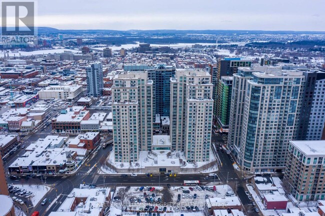 Building Photo - 200-200 Rideau St