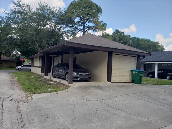 Building Photo - 709 Castlewood Dr